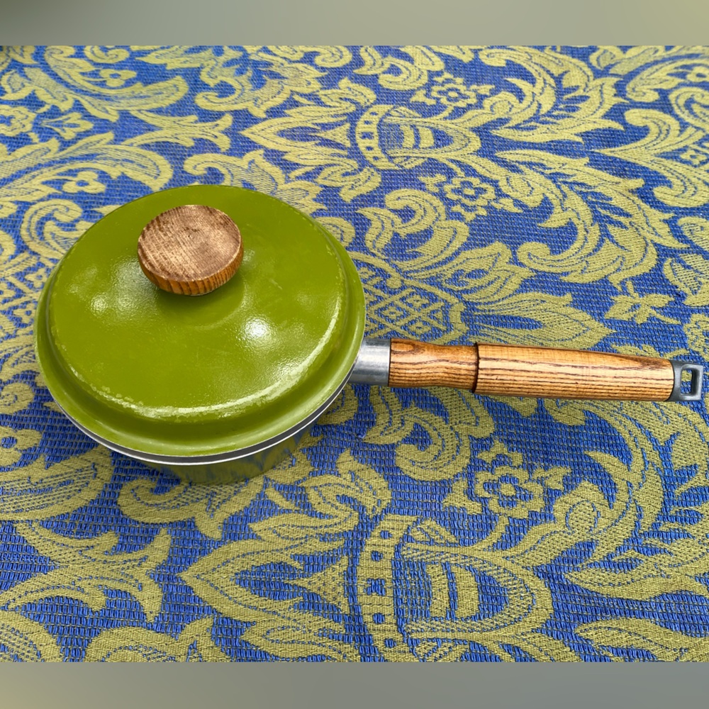 Vintage Montgomery Ward Best Cast Aluminum sauce pan, avocado green. Incl lid.